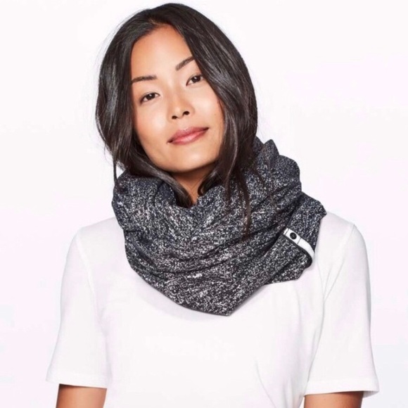🍁Lululemon Vinyasa Black & White Jacquard Scarf🍂 - Picture 1 of 4